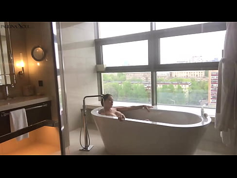 ❤️ Valtava babe runkkaa intohimoisesti pilluaan kylpyhuoneessa Vittu video at fi.pornpk.ru ❤